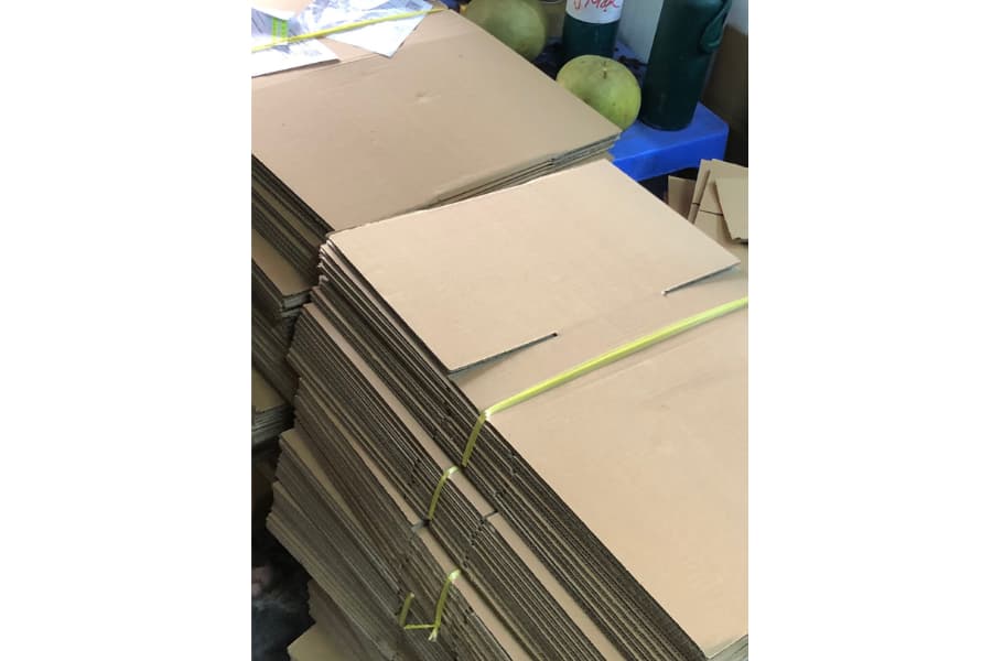 Ảnh: Kiểm tra đơn hàng trước khi giao đến tay khách hàng